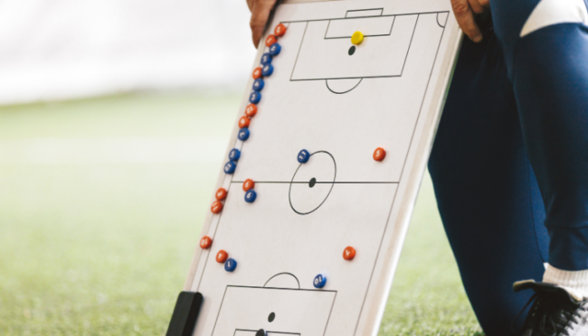 Estrategia de partido en un campo de fútbol